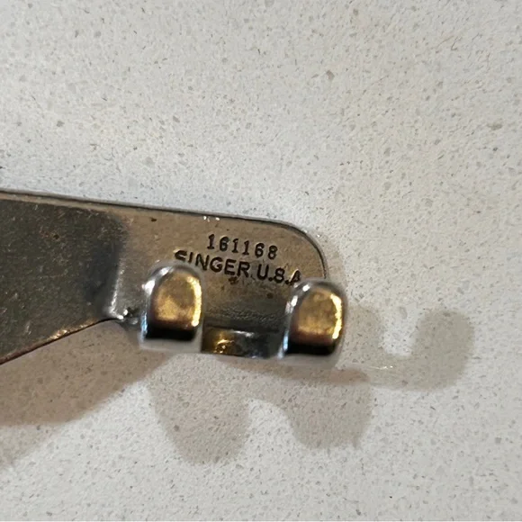 Singer Sewing Machine Foot Attachments - Picture 7 of 12